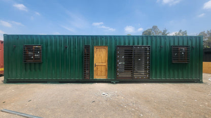 Modelo San Felipe: Casa container de 30m² con 2 dormitorios, 1 baño. Incluye un baño optimizado con espacio para lavandería. Práctica y funcional.